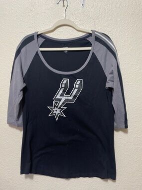 NBA Spurs Women’s Black And Gray V Neck Shirt. Good Condition. Size XL.